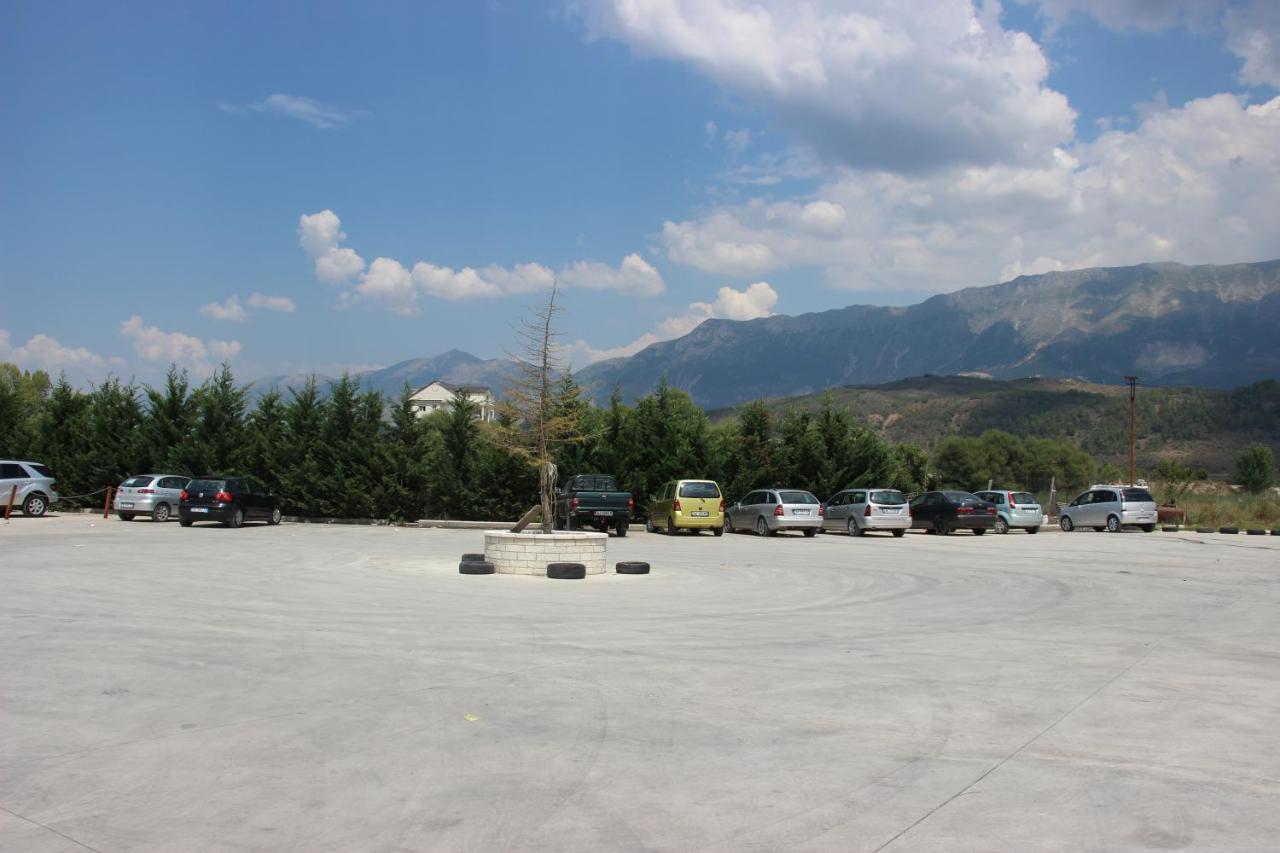 Dai Apartments Gjirokastër Exteriör bild